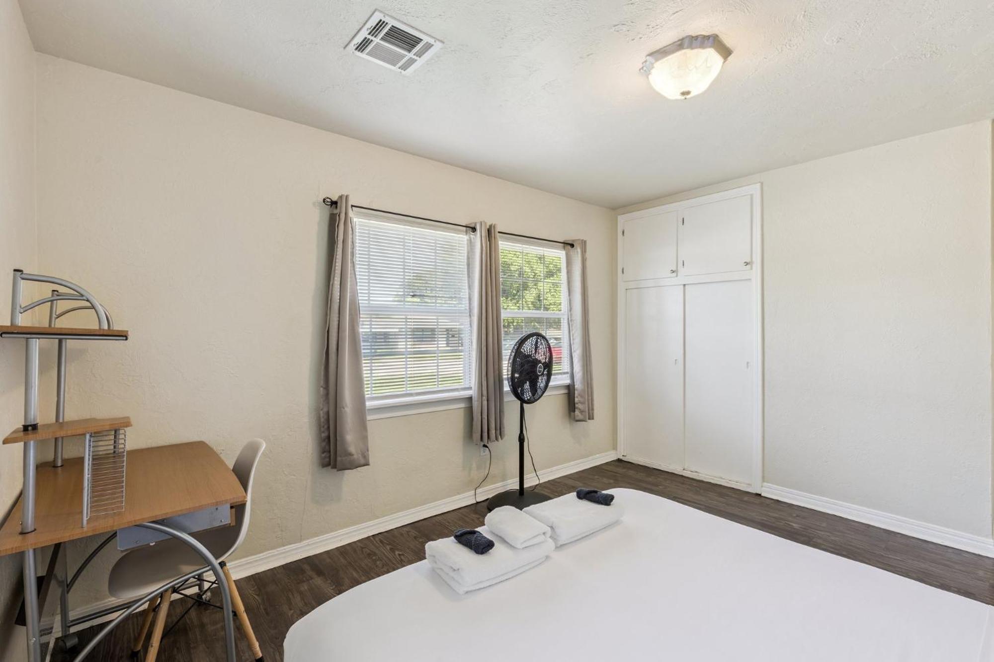 Ferienhaus 2br Family Getaway With Wifi Smart Tv #ta Oklahoma Stadt